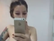 Τατουάζ κορίτσι τουαλέτα Selfie